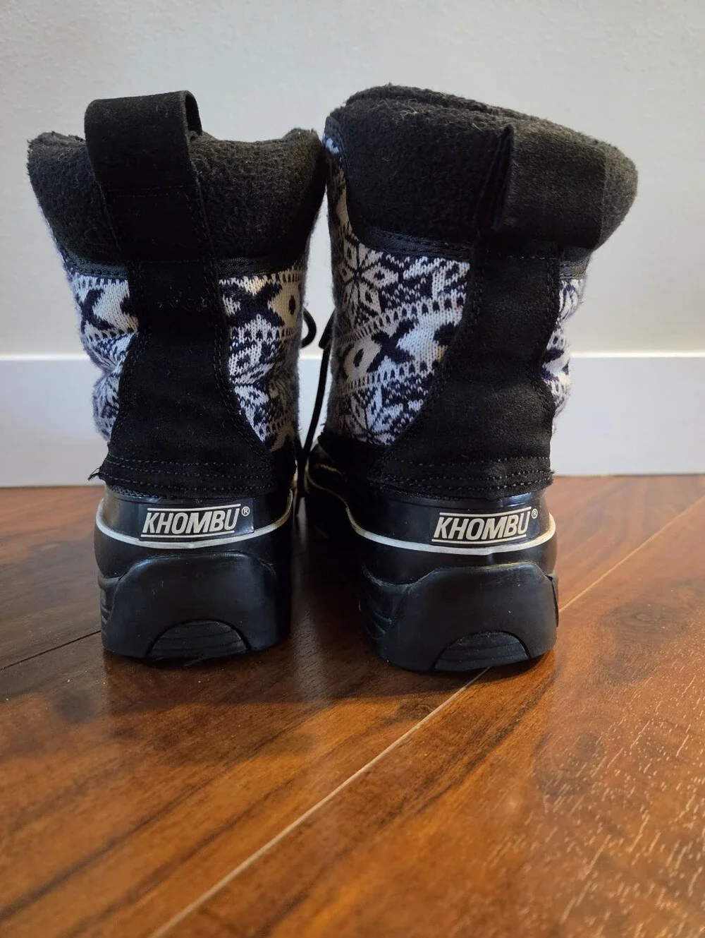 Khombu Black and White Women's Winter Boots Geometric Print Size 6M